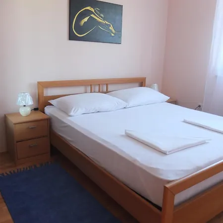 Mit Ueberdachter Terrasse Und Pool بيت للعطل Tar-Vabriga