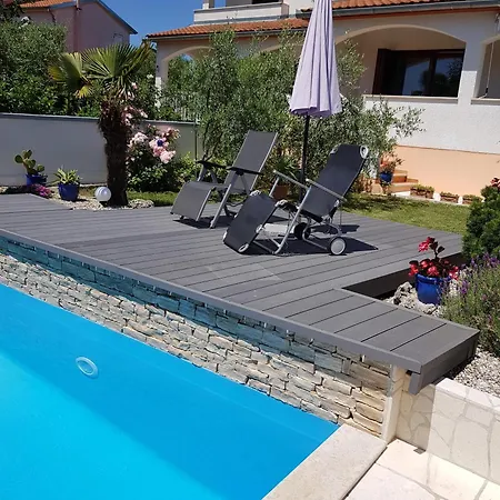 Hébergement de vacances Mit Ueberdachter Terrasse Und Pool