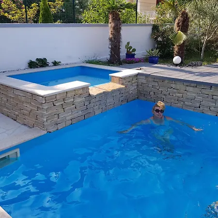 Mit Ueberdachter Terrasse Und Pool Hébergement de vacances Tar-Vabriga