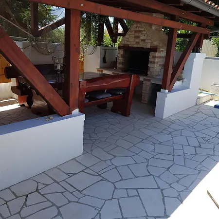 Mit Ueberdachter Terrasse Und Pool Tar-Vabriga